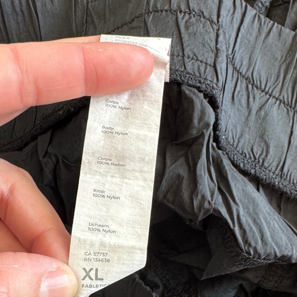 BNWOT Fabletics Black Lightweight Track pant joggers - Picture 3 of 5